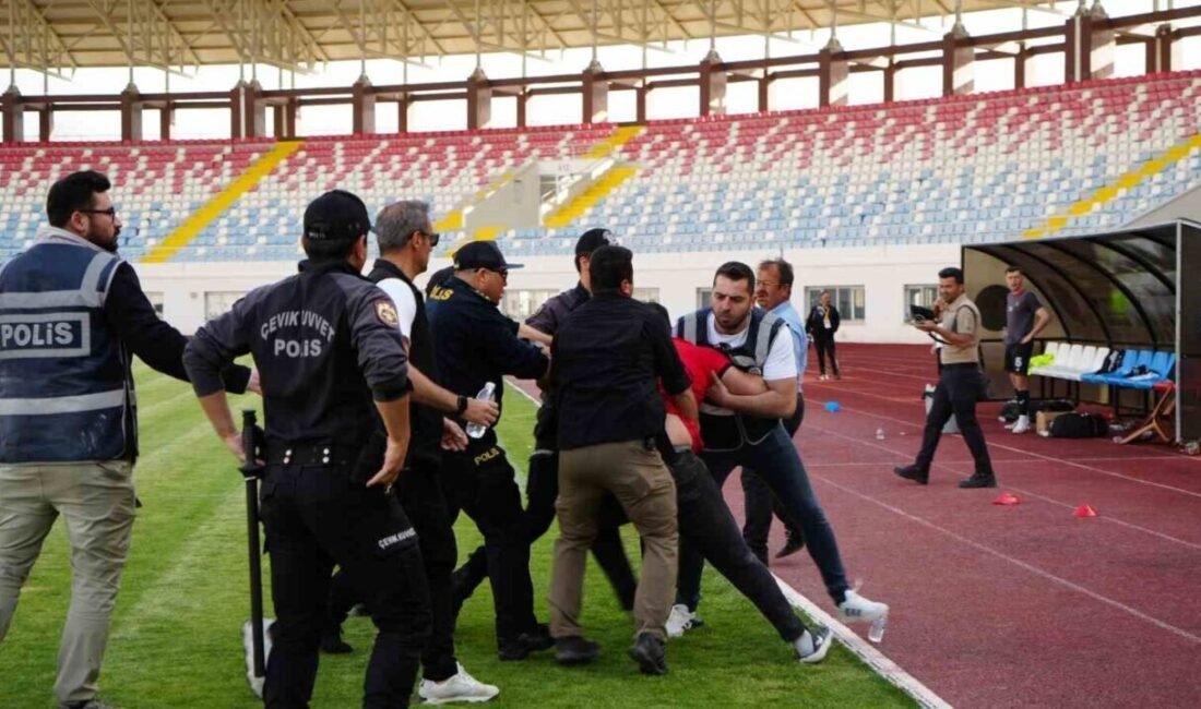 Burdur’da Bölgesel Amatör Lig (BAL) play-out maçında Bucak Belediyesi Oğuzhanspor,