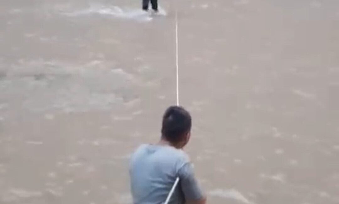 Adana’da Kapıkaya Kanyonu’nda gezdikleri sırada Çakıt Çayı’nın su seviyesinin yükselmesi