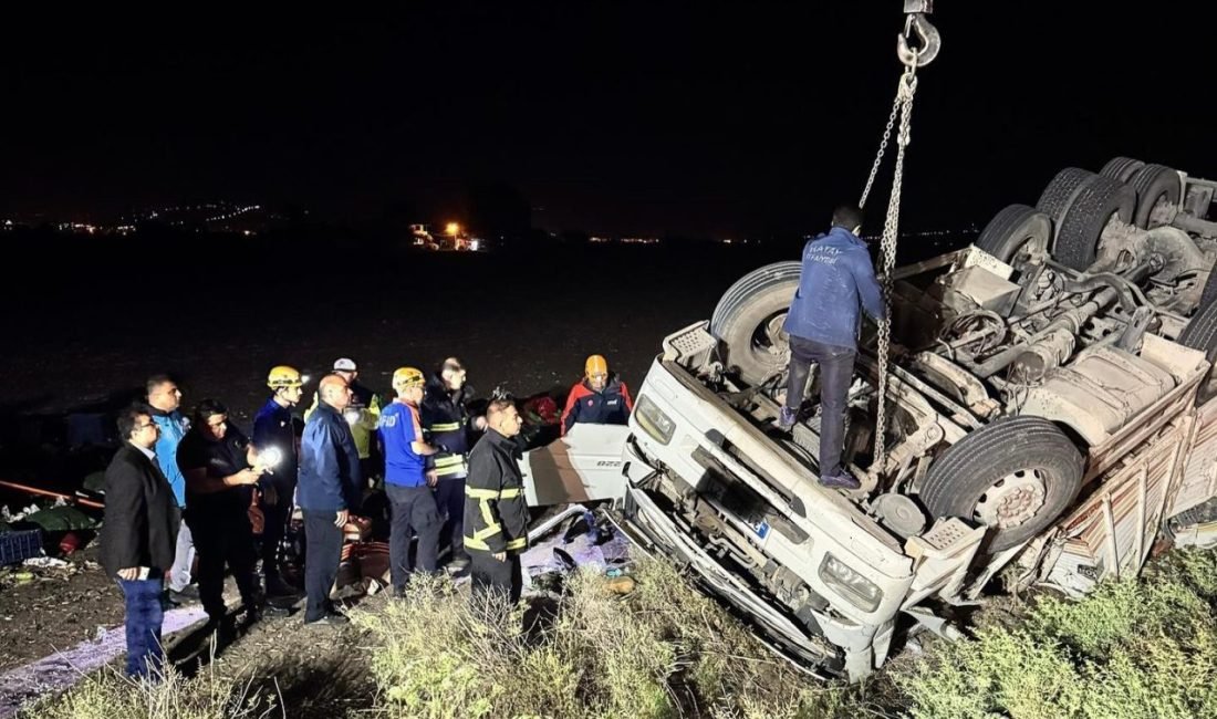 Hatay’da takla atarak ters dönen tırdaki 1 kişi öldü, 1