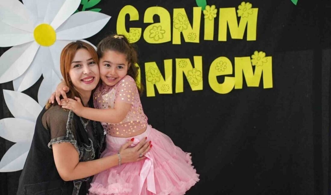 Mersin’in Tarsus Belediyesi, Anneler Günü’nü düzenlediği etkinliklerle kutladı. Minik öğrenciler