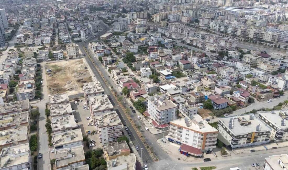 Mersin Büyükşehir Belediyesi, Tarsus’taki Yavuz Sultan Selim Caddesi’nde yenileme çalışmalarını