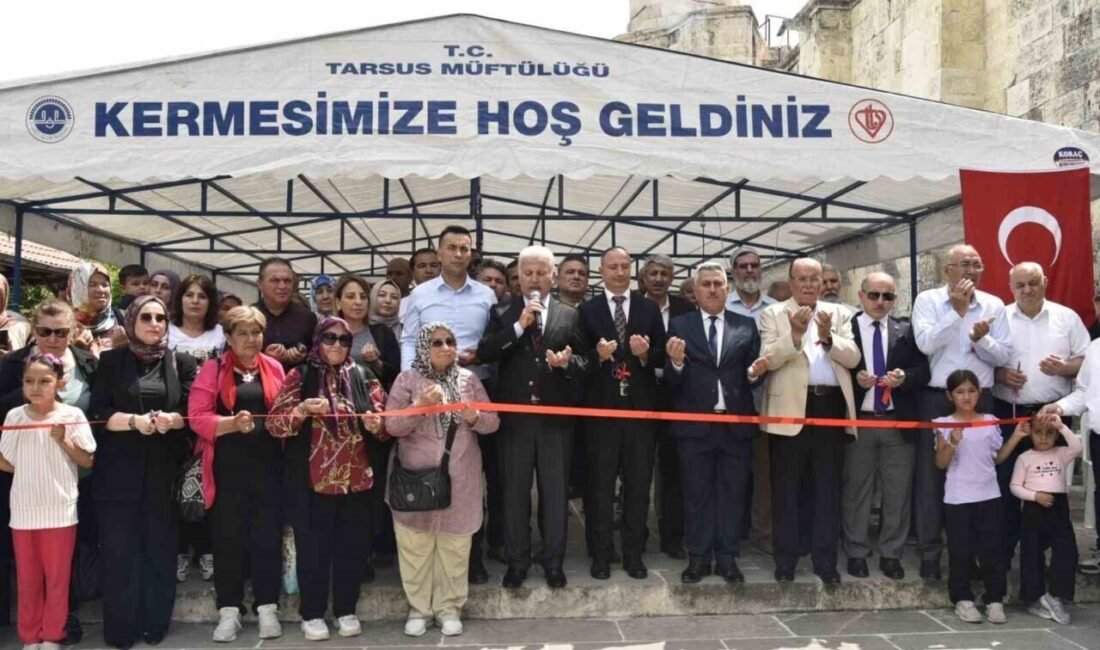 Mersin’in Tarsus ilçesinde Kur’an kurslarına destek için hayır panayırı açıldı.