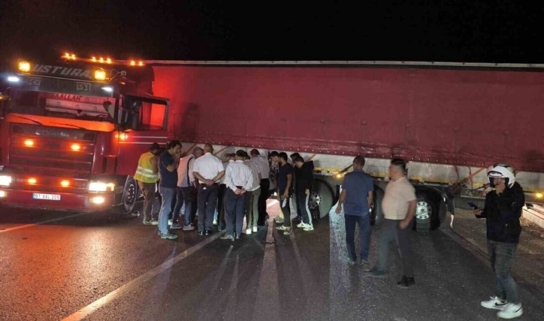 Antalya’nın Alanya ilçesinde bir tır sürücüsü direksiyon başında rahatsızlanınca, tır