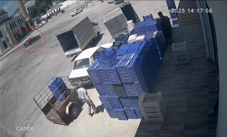 Antalya’da drift atarak trafik güvenliğine tehlikeye düşüren 2 Tofaş sürücüsüne