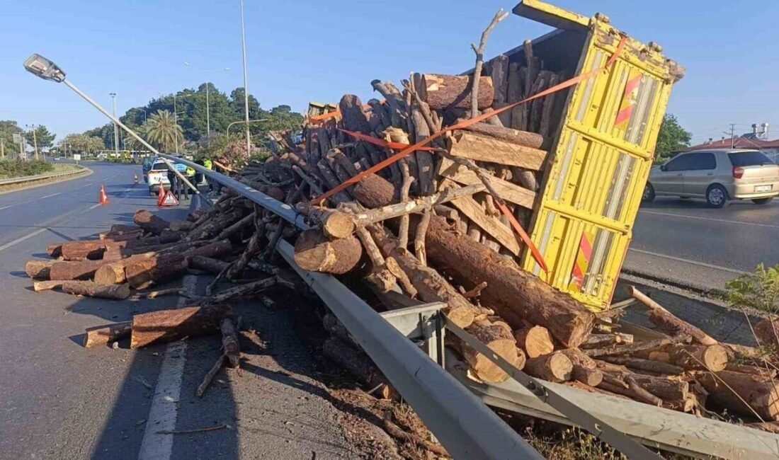 Antalya’nın Manavgat ilçesinde tomruk yüklü kamyonun bariyerleri aşıp refüje devrilmesi