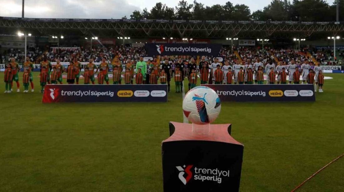 Trendyol Süper Lig’in 36. haftasında Corendon Alanyaspor, sahasında Beşiktaş ile