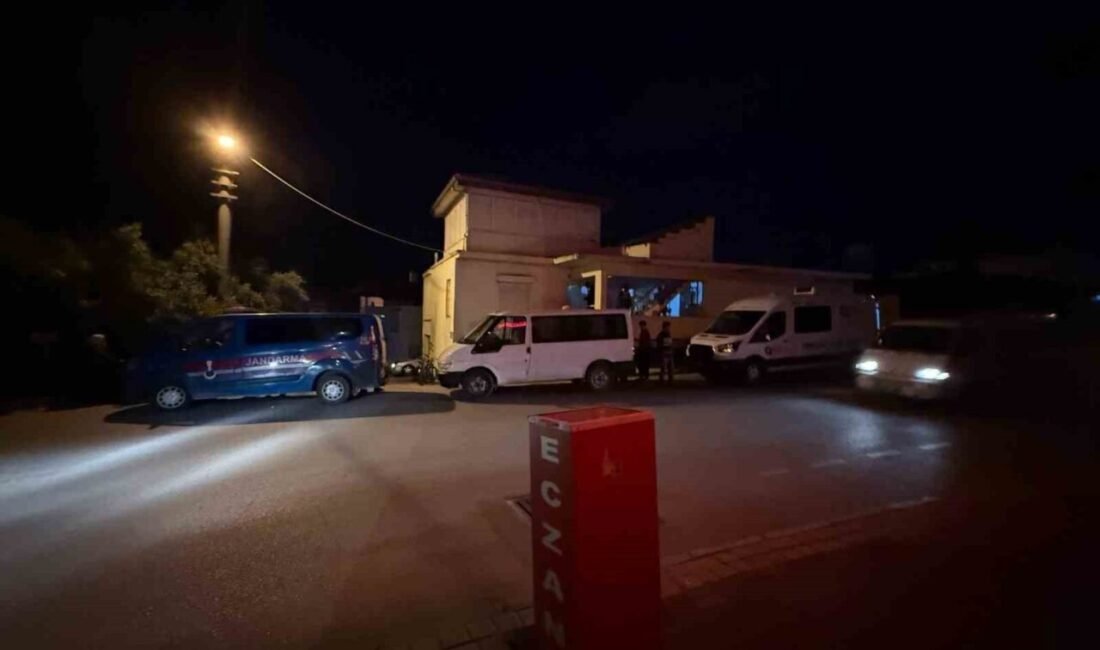 Antalya’nın Manavgat ilçesinde 61 yaşındaki kadın, yalnız yaşadığı evinde komşuları
