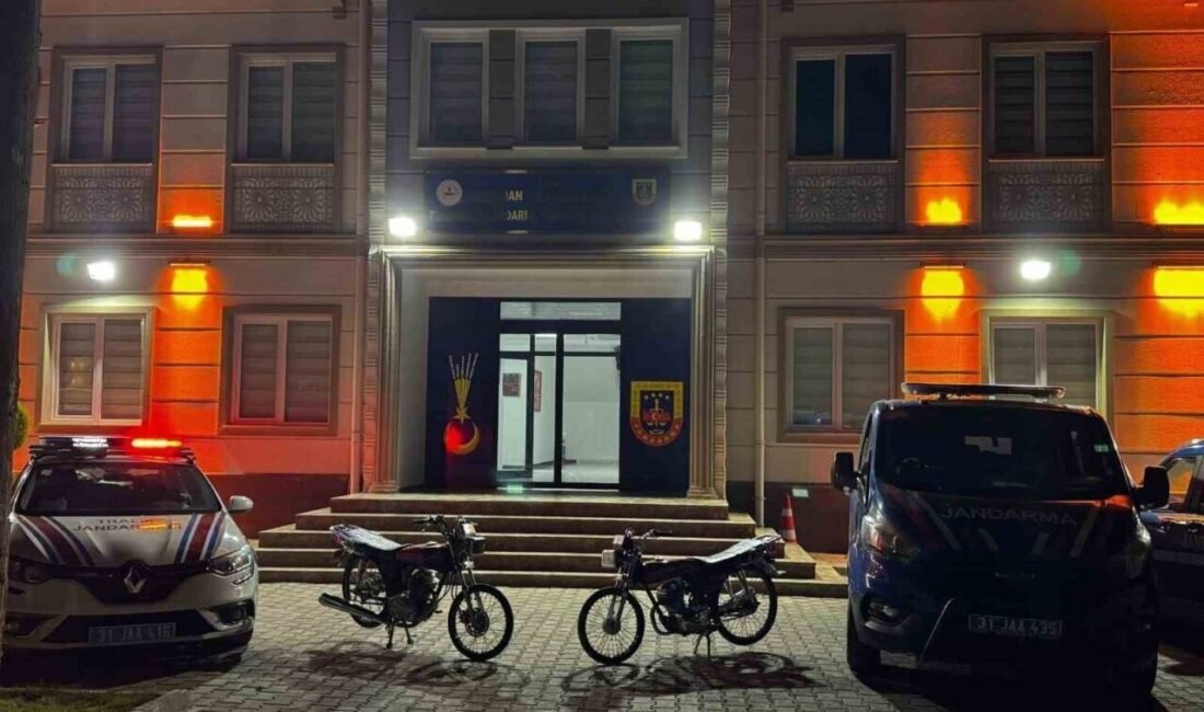 Hatay’da karayolunu kapatarak yarışan 2 motosiklet sürücüsüne 96 bin TL