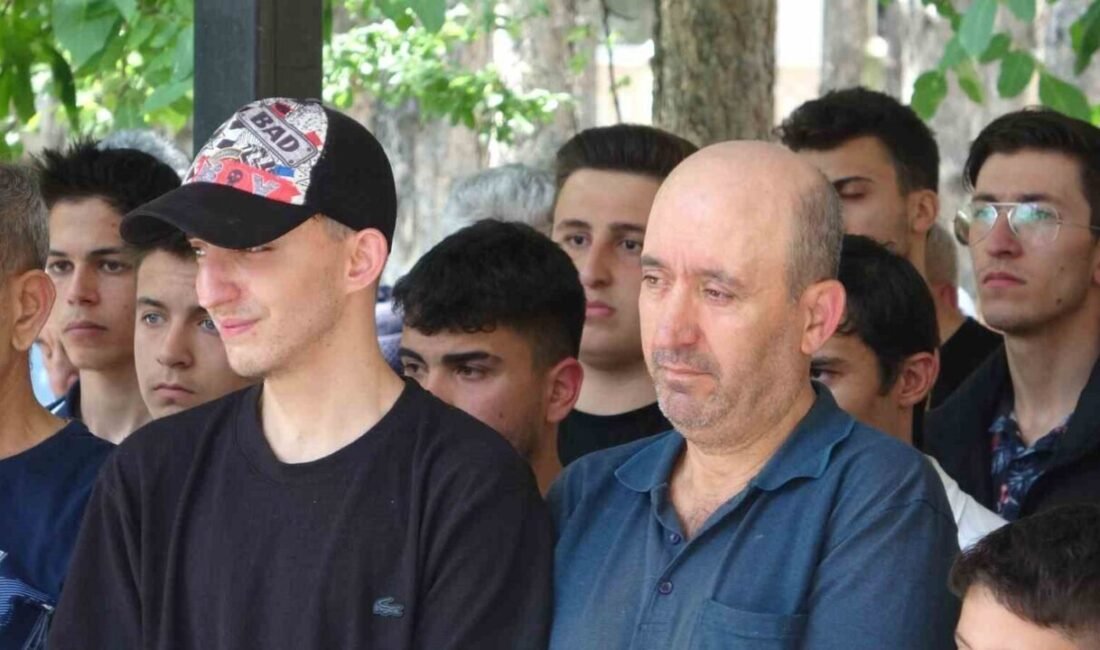 Antalya-Kemer karayolunda motosikletin ’girilmez’ levhası olmasına rağmen sağ şeritten sol