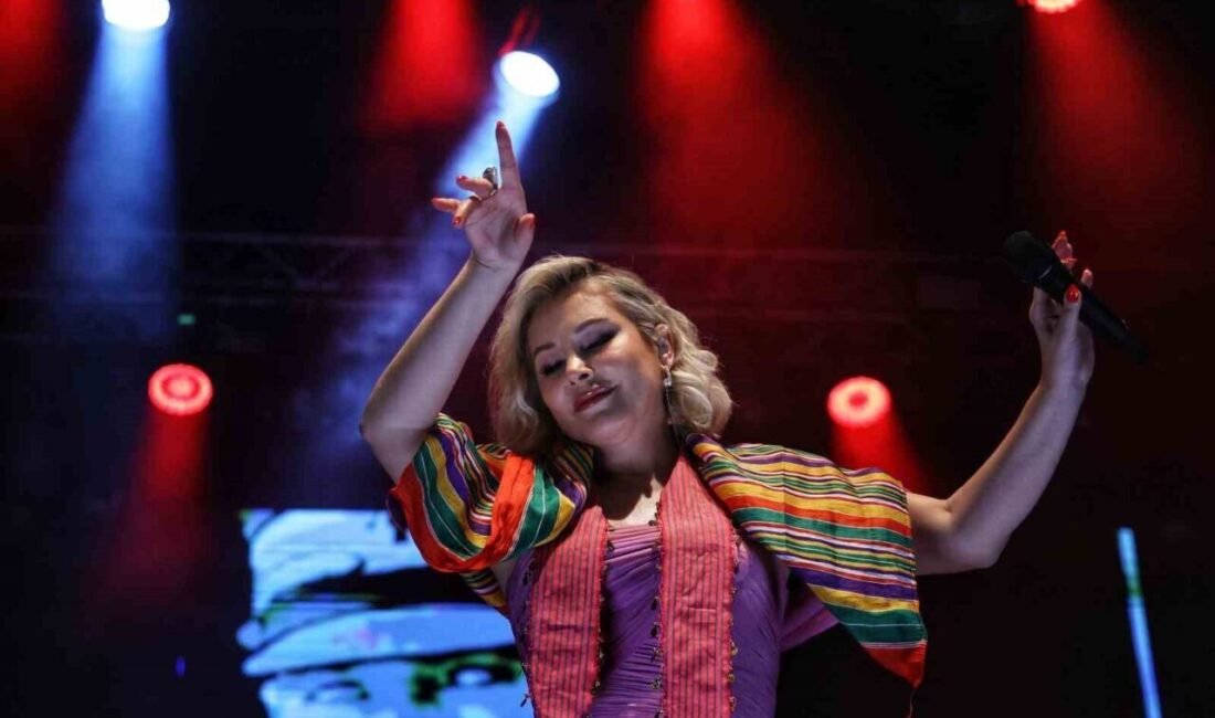 Antalya Büyükşehir Belediyesi tarafından düzenlenen 4. Uluslararası Yörük Türkmen Festivali,