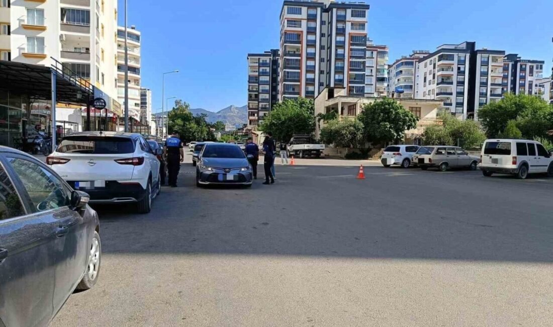 Adana’nın Kozan ilçesinde 4’ü çeşitli suçlardan hapis cezasıyla aranan 7