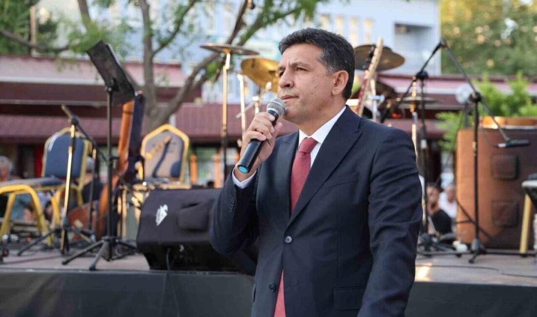 Adana’nın Kozan ilçesinde, belediye tarafından ilçenin tarihi, kültürel ve sportif