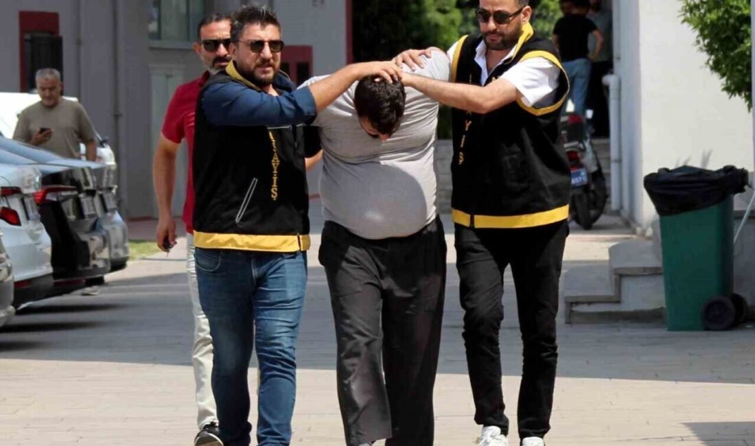 Adana’da annesini öldüren şüpheli çıkarıldığı mahkemece tutuklandı. Olay, dün merkez