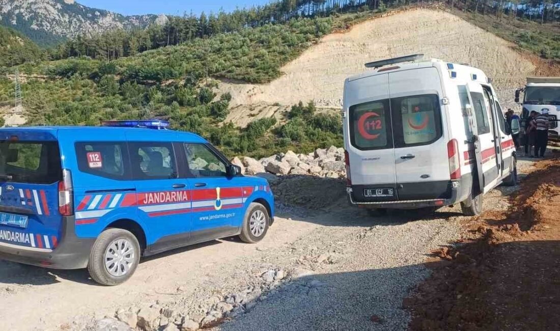 Adana’nın Feke ilçesinde sulama göleti çalışmasında meydana gelen toprak kayması
