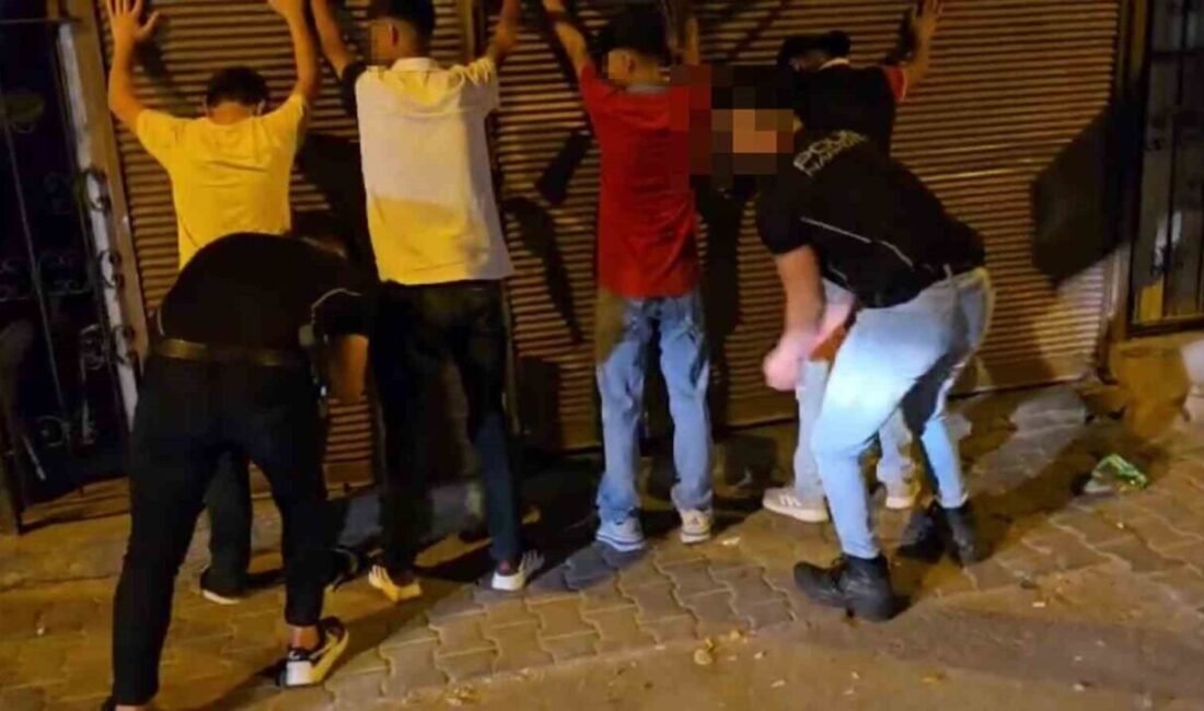 Adana polisinin 4 mahallede düzenlediği Narkoalan uygulamasında 63 uyuşturucu kullanıcısı