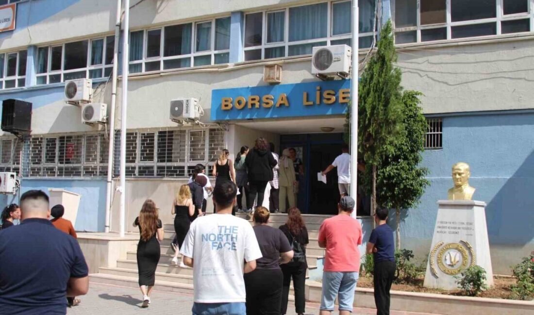 Adana’da Yükseköğretim Kurumları Sınavı (YKS) heyecanı yaşanırken, sınava geç kalan
