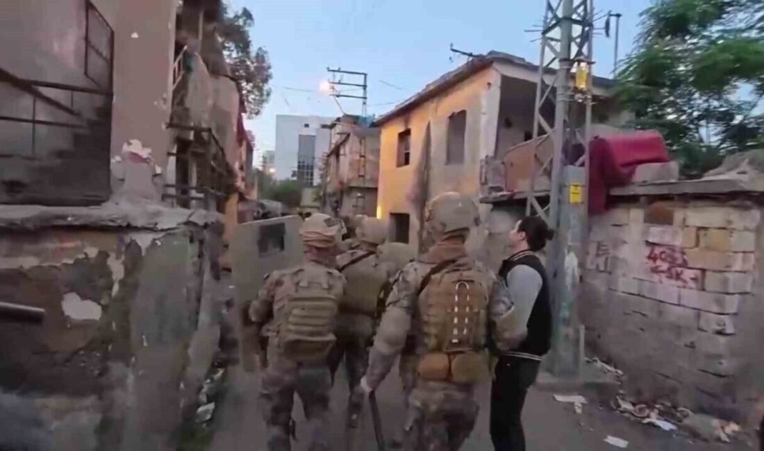 Adana’da uyuşturucu satıcılarına yönelik şafak operasyonunda 19 şüpheli yakalandı, 15’i