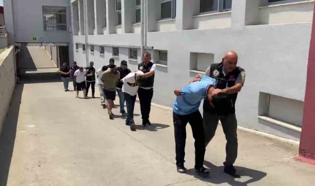 Adana’da polis, sokak satıcılarına yönelik düzenlediği operasyonlarda 7 şüpheli yakaladı,