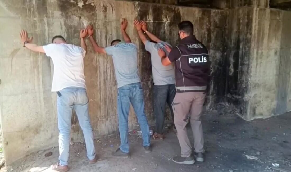 Adana’da uyuşturucu ile mücadele kapsamında parklar, bahçeler, köprü altları ve