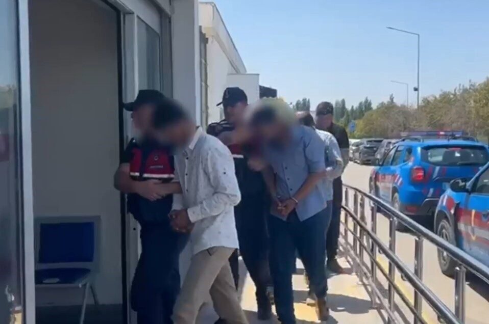 Adana’da bir yangın söndürme uçağının müdahale ederken kırıma uğramasına neden