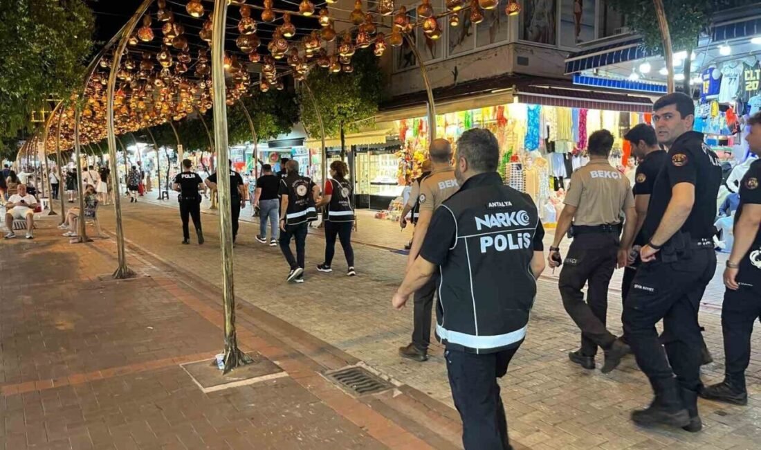 Antalya’nın Alanya ilçesinde polis ekipleri tarafından geniş kapsamlı huzur uygulaması