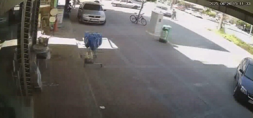 Manavgat’ta bisikletli bir çocuk, aniden yola fırlayınca otomobil sürücüsü son