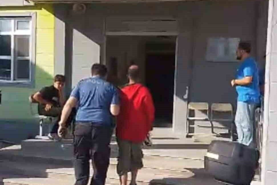 Hatay’ın Antakya ilçesinde aranan şahısların yakalanmasına yönelik yapılan çalışmada uyuşturucu