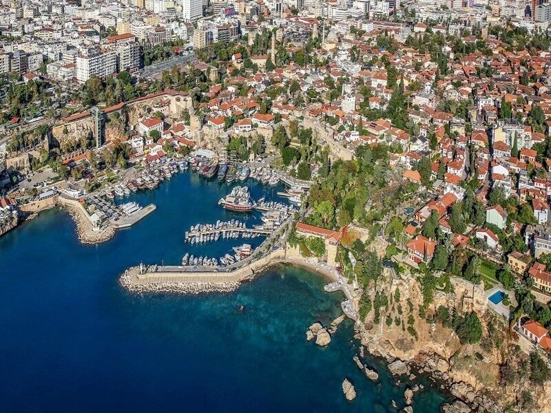 Antalya Kaleiçi Yat Limanı’ndaki tarihi Mermerli Plajı’nda uygulanan giriş ücretinin