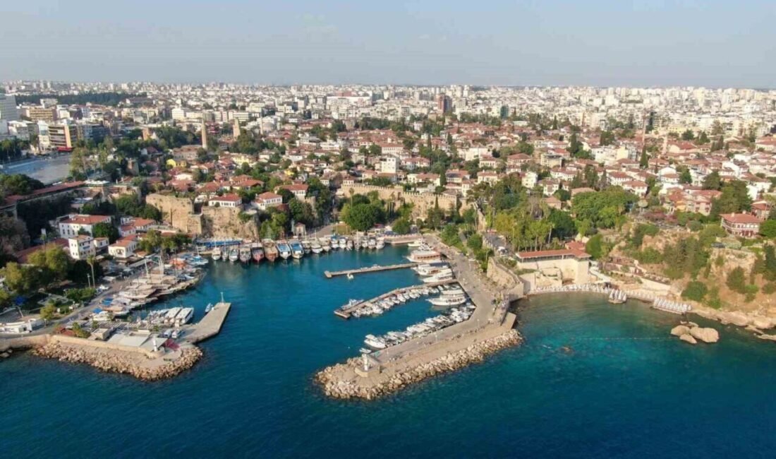 Antalya Kaleiçi Yat Limanı’ndaki Mermerli Plajı’yla ilgili tartışmalar sürerken, Antalya