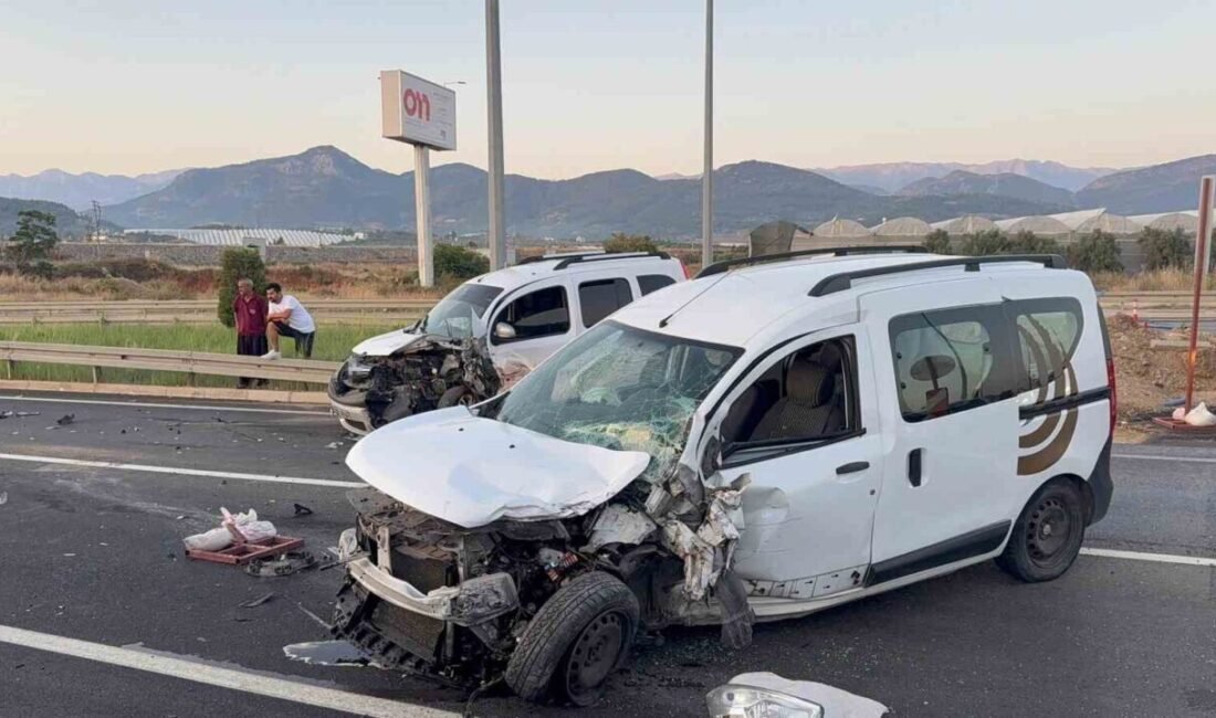 Antalya’nın Gazipaşa ilçesinde yol çalışması nedeniyle trafiğin tek şeritten kontrollü