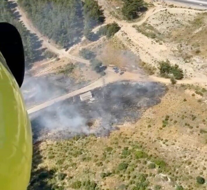 Antalya’nın Aksu ilçesinde çıkan orman yangınına ekipler müdahale ediyor. Edinilen