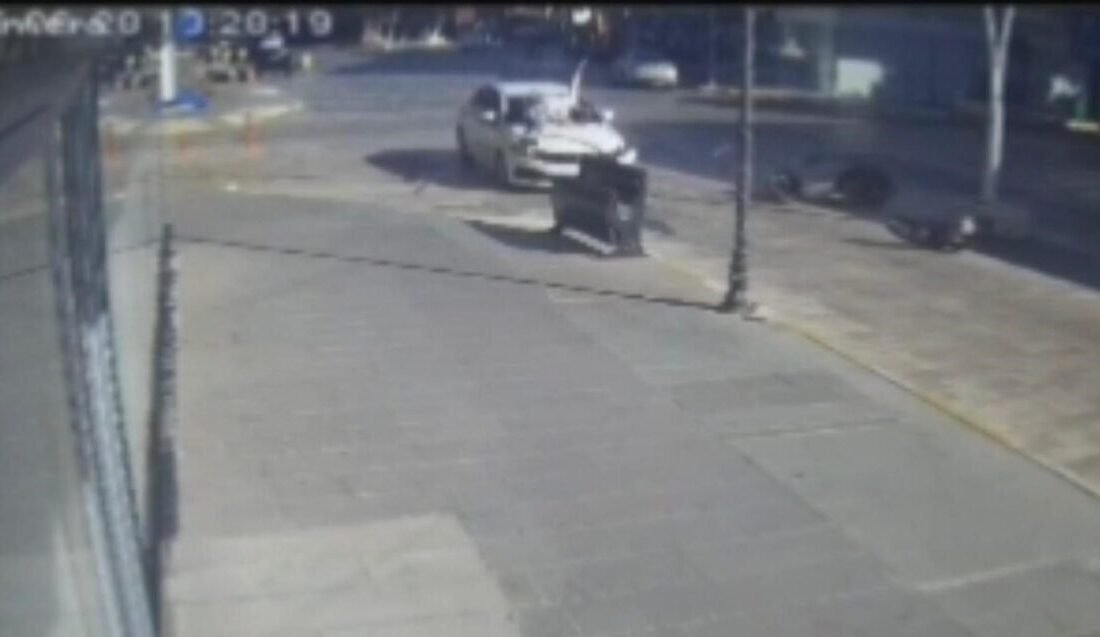 Antalya’nın Serik ilçesinde otomobil ile motosikletin çarpıştığı kazada motosiklet sürücüsü