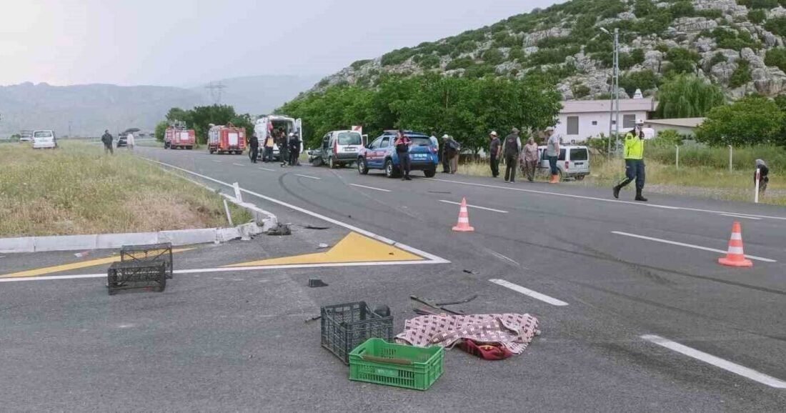 Antalya’da kavşakte iki aracın çarpıştığı trafik kazasında 1 kişi hayatını