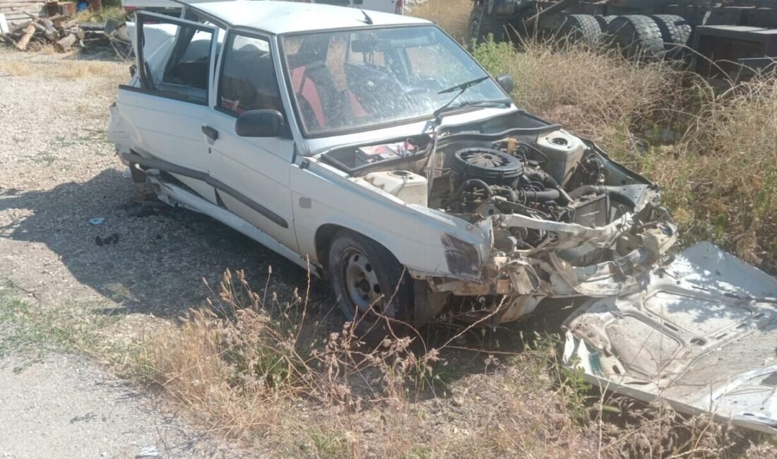 Antalya’nın Akseki ilçesinde meydana gelen trafik kazasında otomobil sürücüsü yaralandı.