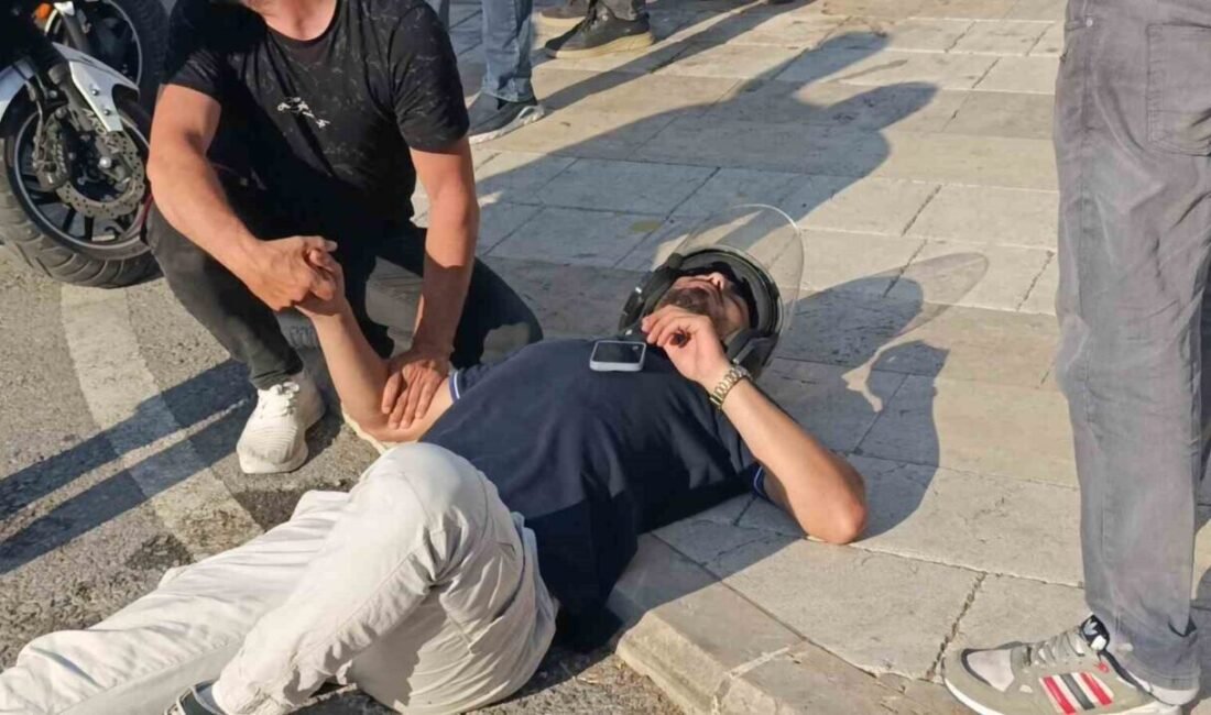 Antalya’nın Manavgat ilçesinde otomobil ile motosikletin çarpışması sonucu meydana gelen