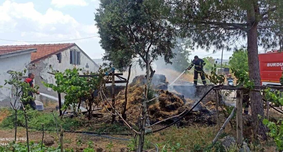 Burdur merkezde çıkan yangında yaklaşık 1 ton saman balyası yanarak