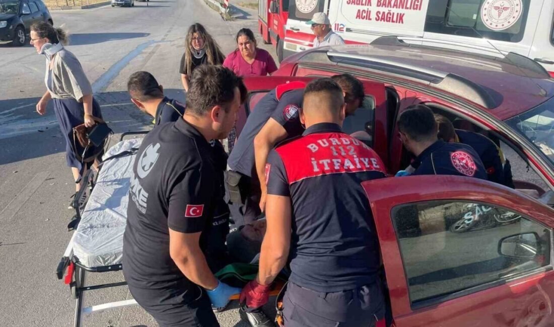 Burdur-Fethiye karayolunda otomobil ile hafif ticari aracın çarpışması sonucu 4