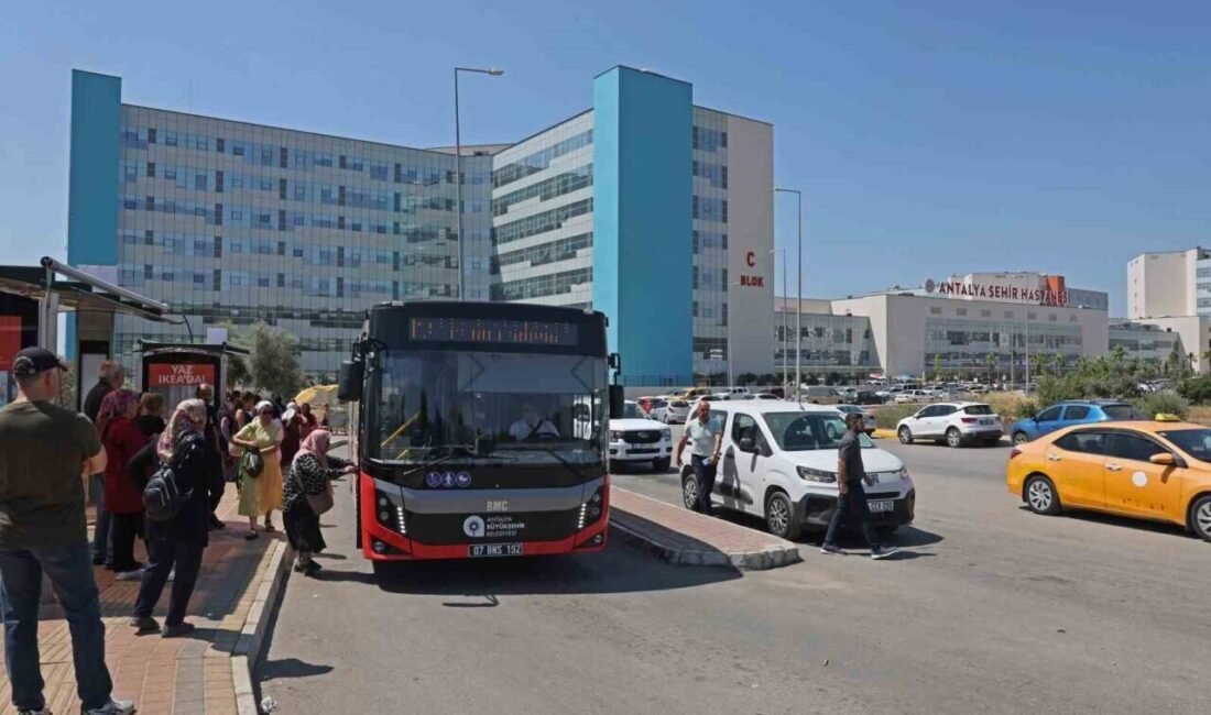 Antalya Büyükşehir Belediyesi, şehir içi toplu taşıma hizmetlerinde önemli bir