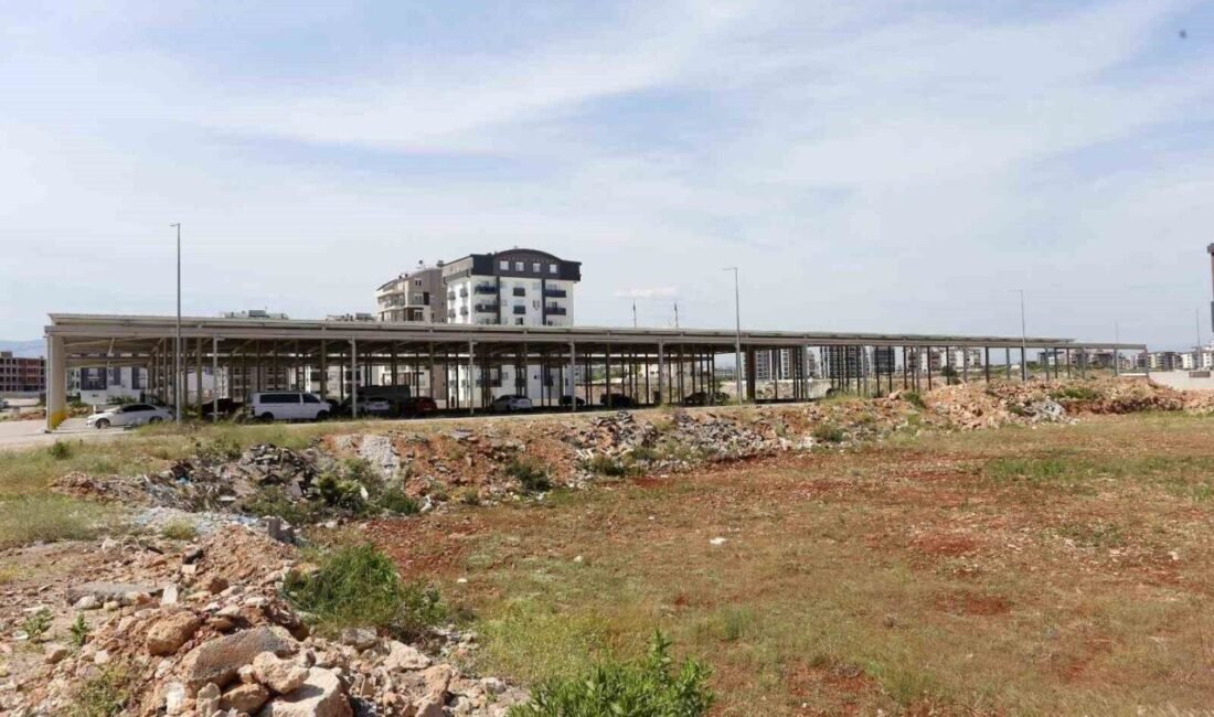 Kepez Belediyesi, Çankaya Mahallesi’nde pazarcı esnafı ve mahalle sakinleri için