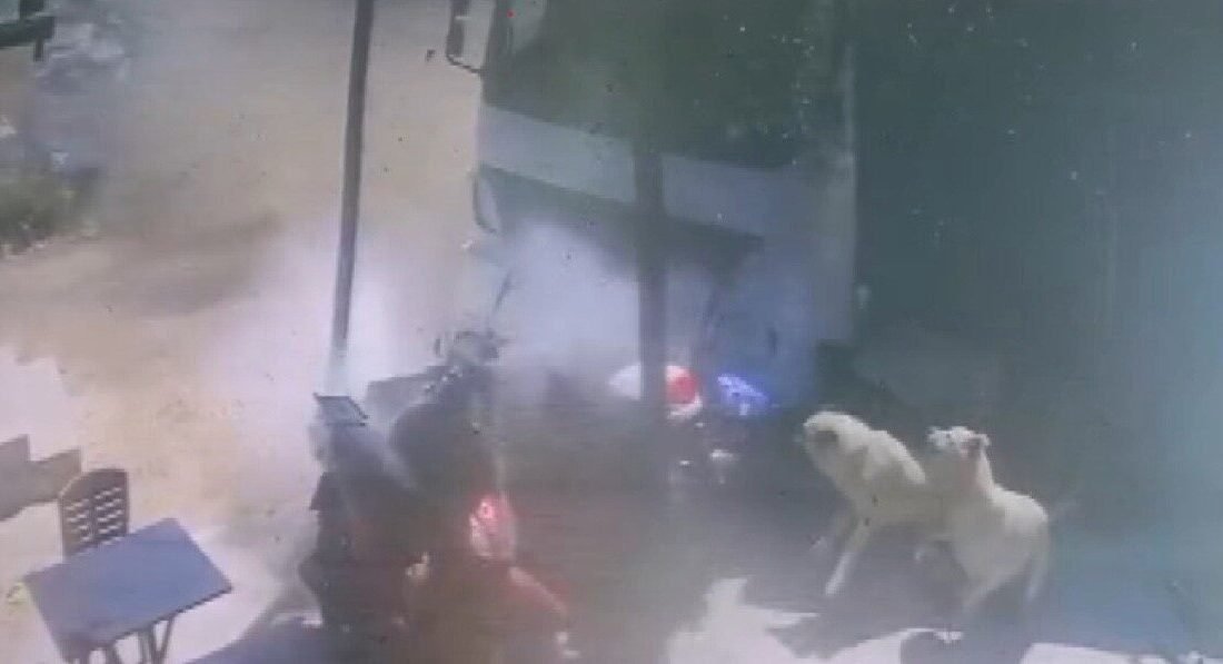 Hatay’da 16 yaşındaki ehliyetsiz kamyon sürücüsünün kontrolünü kaybederek önce konteyner