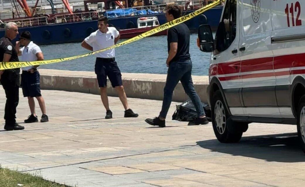 Mersin’de deniz içinde 70 yaşındaki bir şahsın cansız bedeni bulundu.