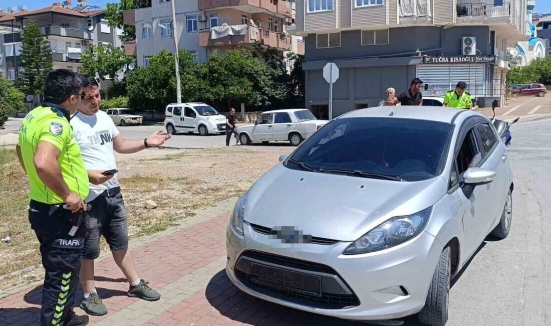 Manavgat’ta kavşakta otomobille çarpışan motosiklet sürücüsü hafif yaralandı. Güvenlik kameralarına