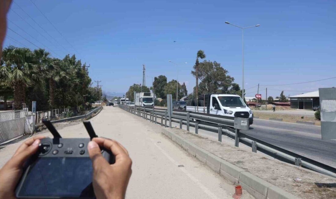 Hatay’da dronlu trafik denetiminde kurallara uymayan sürücülere cezai işlem uygulandı.