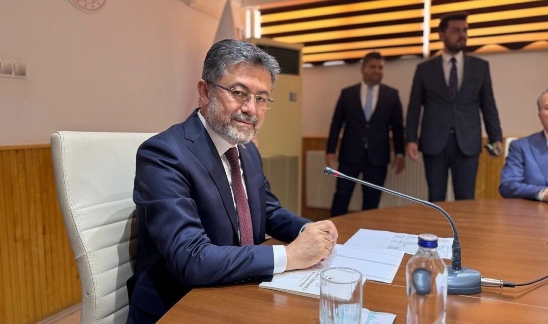 Tarım ve Orman Bakanı İbrahim Yumaklı, Eğirdir Gölü’nün yüzde 55