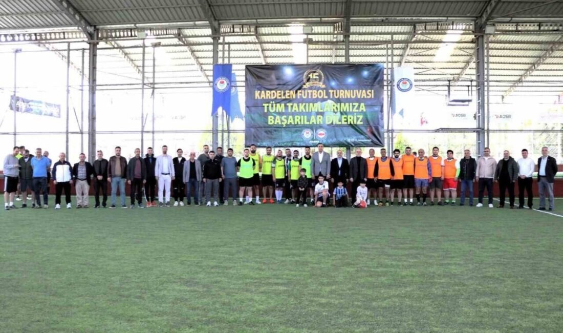 Adana’da Eğitim-Bir-Sen Adana Şubesi tarafından düzenlenen ve eğitim çalışanlarını bir