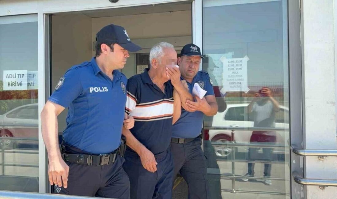 Adana’da özel halk otobüsünde bir kadının görüntülerini çektiği iddia edilen