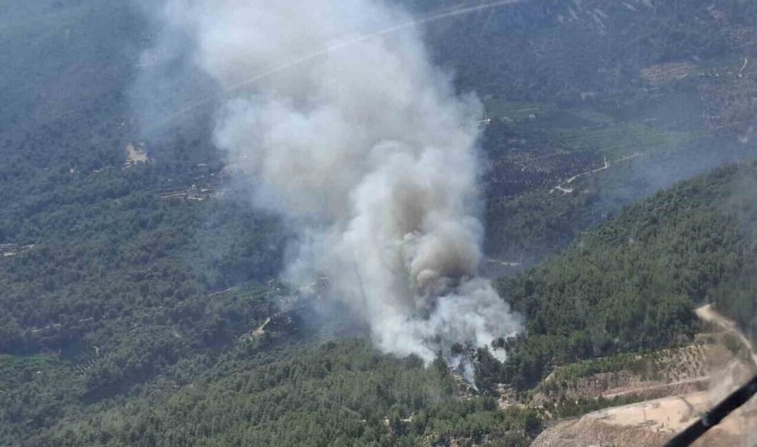 Antalya’nın Finike ilçesinde çıkan orman yangınına ekipler 6 helikopter, 4