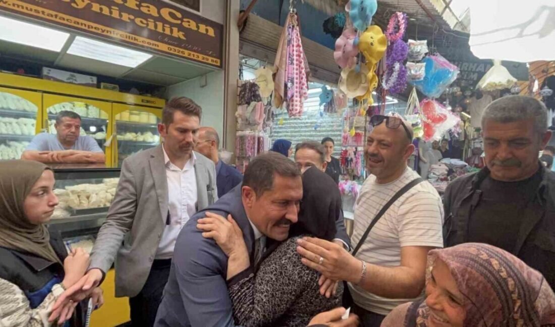 Depremde hasar alan ve ticaretin merkezi olan tarihi Uzun Çarşı’da,