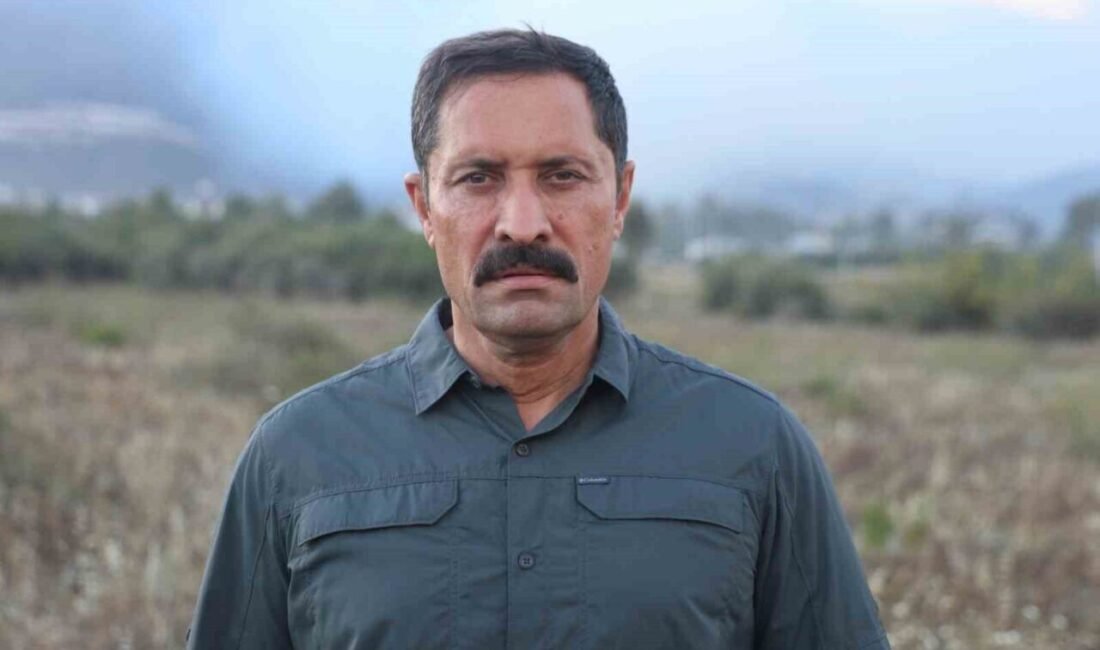 Hatay’da çıkan orman yangınına havadan ve karadan müdahale devam ediyor.