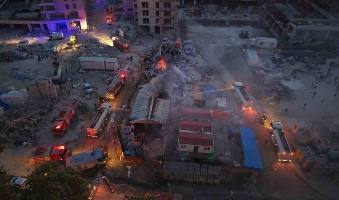 Hatay’da işçilerin kaldığı prefabrik yatakhanede yangın çıktı. Alevler itfaiye ekiplerinin